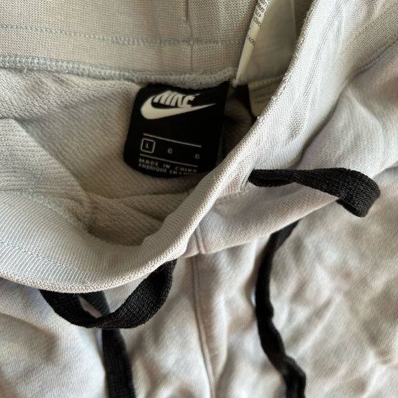 Rare!! Nike shorts - Picture 5 of 5
